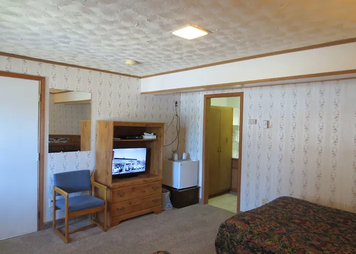 Lake 'N Pines Motel
